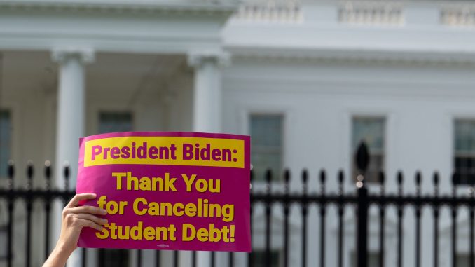220831_StudentLoanScheme-scaled.jpg