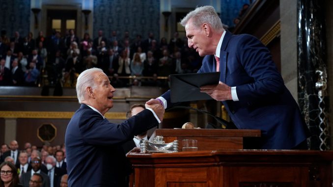 230530_BidenMcCarthy.jpg
