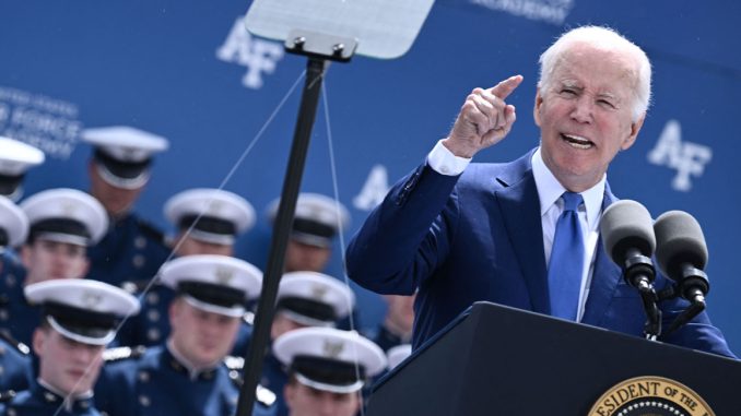 230602_BidenAirForce.jpg
