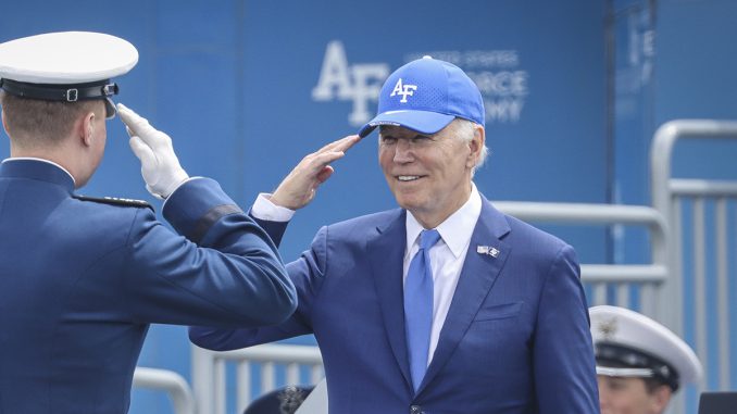 Biden-salute-air-force.jpg