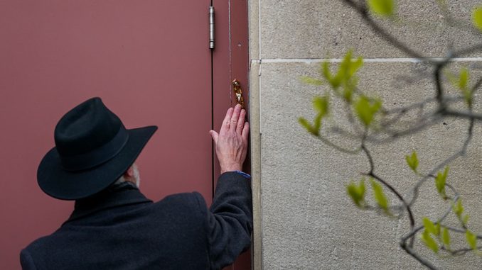 231114_Mezuzah_Prager.jpg