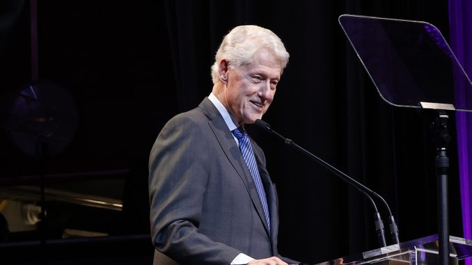 Bill-Clinton-teleprompter.jpg