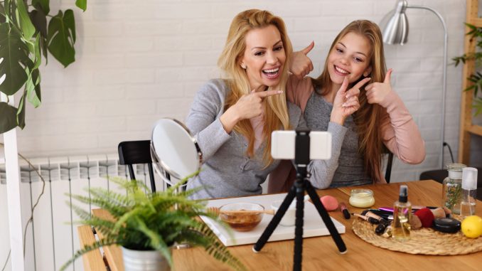 MOTHER_DAUGHTER_INFLUENCER-scaled.jpg