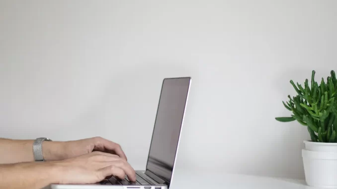 hands-2178566_1280.jpg