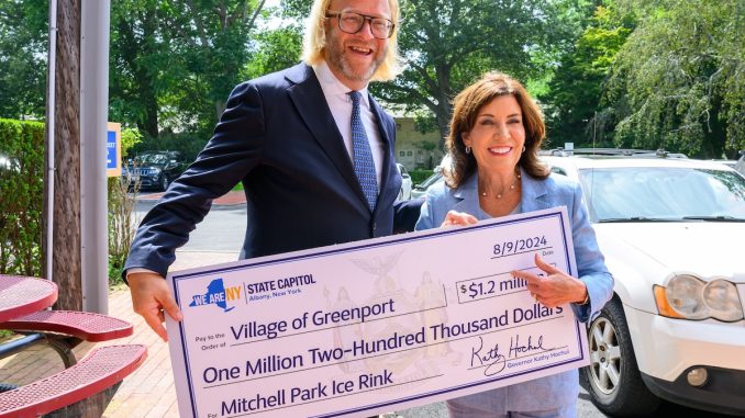 1723718668_Mayor-Steussi-Governor-Hochul.jpg